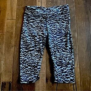 Capri Fabletics v cross cross top great condition hardly worn